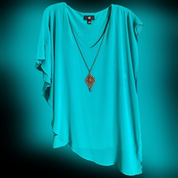 Iz Byer Tops - NWT! Women's dressy blouse with necklace